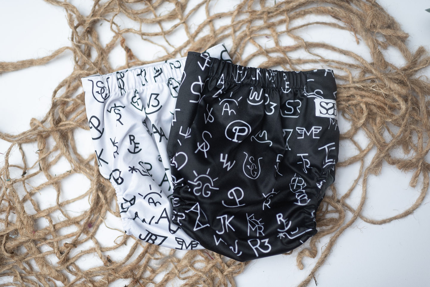 Goin' Brandin' - White on Black + Extras - Exclusive